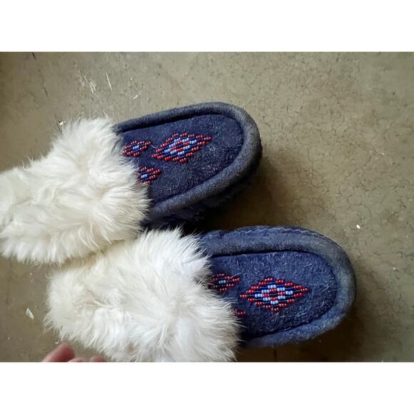 Vintage  Beaded Moccasins Minnetonka Handmade Rabbit Fur - Picture 6 of 7